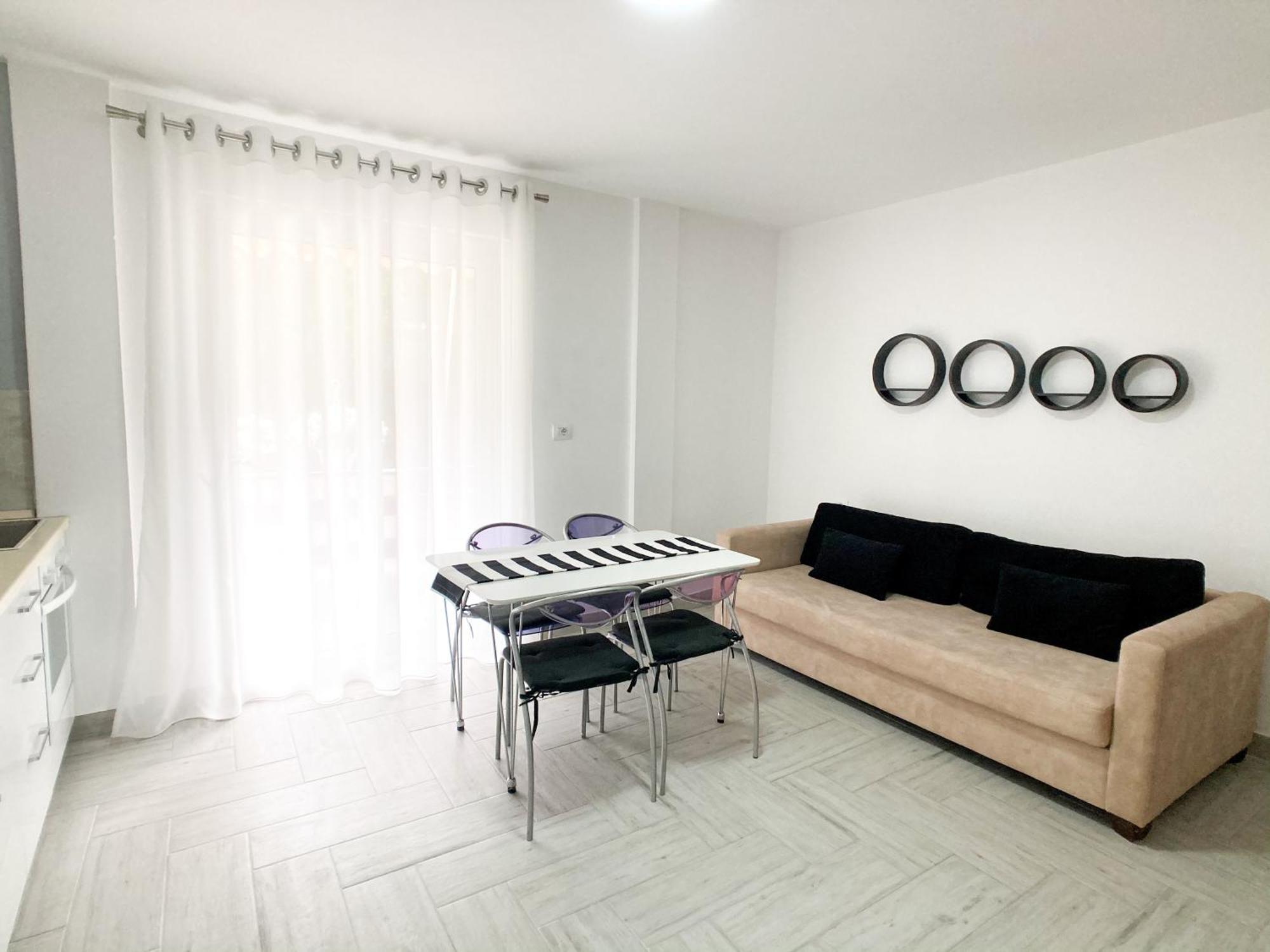 Luna Blanca - 1 Minute From The Beach Apartment Golem (Tirana)